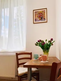 Teo's Flat - Spiseområde på rommet