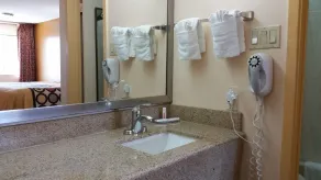 Super 8 by Wyndham Waco/Mall area TX - Salle de bain