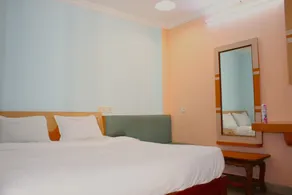 I-ROOMZ Bagyas Residency - Room