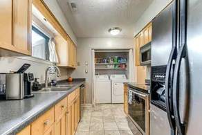 Pet-friendly Raleigh Townhome Near Medical Centers - Innvendig
