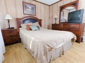 Snowcrest 2 BR / 2 Bath ~ Mise à jour, Dernier étage, Enfants bienvenus, WiFI gratuit, Bains à remous. - Chambre