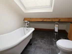 Dumbuie - Bathroom
