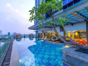 The Southern Hotel Surabaya - Pool
