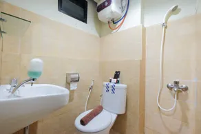 Minimalist Studio at Kebagusan City Apartment - Badezimmer