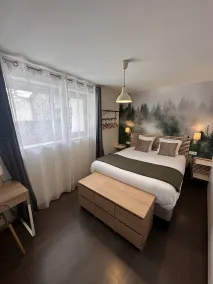Auberge du Vieux Lanas Logis Hotel Restaurant - Zimmer