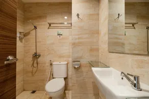 RedDoorz Plus near Lippo Mall Kemang 2 - Bathroom