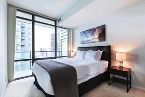 Altitude Suites on Bay - Downtown Toronto Near Toronto General Hospital & Eaton Centre - Room