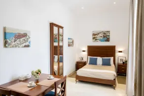 Room in Guest Room - "the 10 Square" - A Townhouse Situated in the Heart of Siggiewi Village Square - Zimmer
