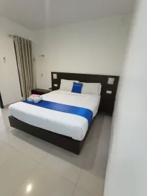 Puri Maju Hotel - Chambre