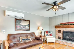 Eagle River Lakefront Oasis w/ Private Dock! - Innvendig