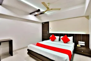 Hotel Amber Railway station - Chambre