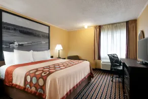 Super 8 by Wyndham Des Moines - Chambre