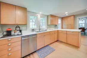 Located in the Heart of Gloucester Courthouse! - Interiör