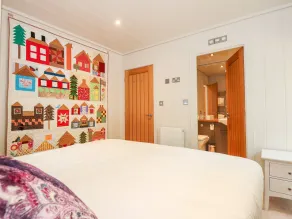 Harley's House - Room