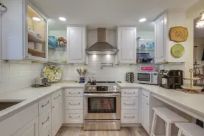 Hot Tub & Fenced Yard: Cozy Cottage Grove Home - Interiör