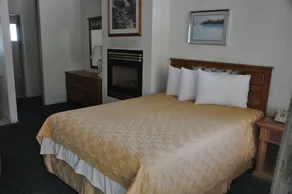 Cedar Inn & Suites - Chambre