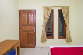 RedDoorz Plus near Ciputra World Kuningan 2 - Zimmer
