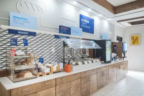 Holiday Inn Express Pratt by IHG - Restaurant