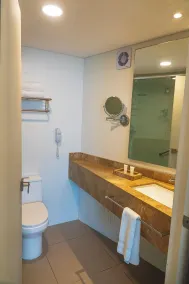 Xima Lima San Isidro - Bathroom