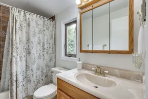Quaint Bristol Townhome ~ 14 Mi to West Hartford! - Badeværelse