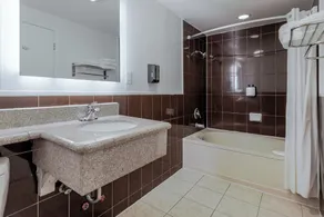 Symphony Inn - Bathroom
