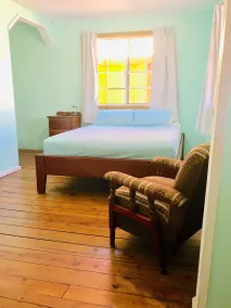 Julia's Beachfront Guesthouse and Cabanas - Room