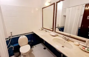 Mahendra Prakash - Bathroom