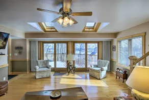 Charming Lake Ripley Cottage w/ Water View! - Intérieur
