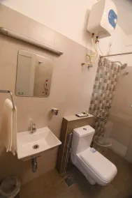 Chandra Inn - Bathroom