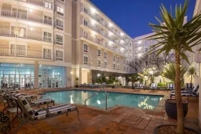 The Commodore Hotel - Piscina