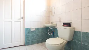RedDoorz at Praferosa Resort Hotel Calamba - Salle de bain