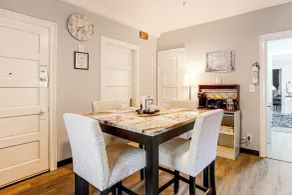 2-bedroom Bed & Breakfast in Adorable Lynn w/ A/C - Interior