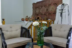 Nana's Home - Lobby sitting area