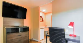 Super 8 by Wyndham Kingston - Chambre