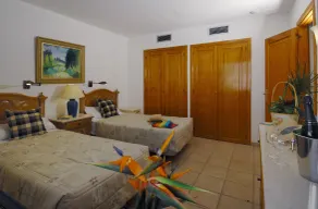 Ona Beverly Hills Suites - Zimmer