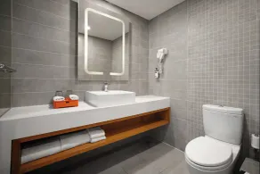 Holiday Inn Express Chengdu Airport Zone Shuangliu International Airport - Bathroom