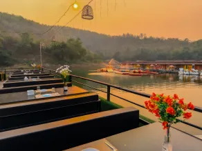 Raya Buri Resort Kanchanaburi - Restaurant
