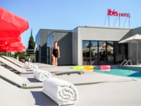 ibis Orange Centre Echangeur A7 A9 - Piscine