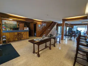 Riverboat Inn & Suites - Lobby