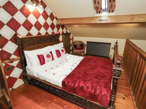 The Medieval Romantic - Rom
