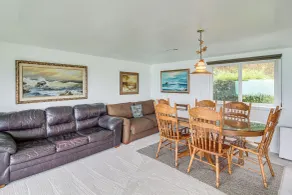 Cliffside Lighthouse Beach Home w/ Ocean View - Interiør