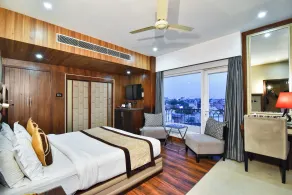 Sawera Grand Luxury Stay Near Golden Temple - Room