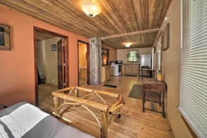 Pet-Friendly Cottage w/ Fire Pit - 3 Mi to SIU! - Interior