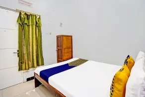 Capital O 94012 Dewa Jati House - Room