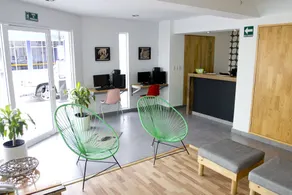 Hostal Tres Central - Coin salon dans le hall