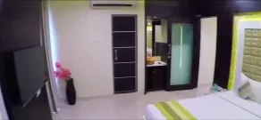 Rudra Shelter International - Room