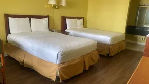 Evergreen Plaza Inn - Chambre