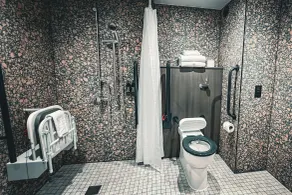 Village Hotel Reading  - Baño