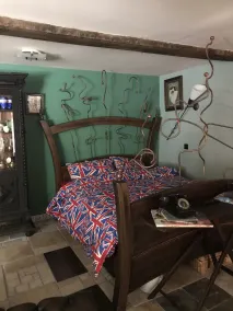 1940s Riverside Apartment - Room