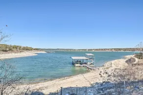 Covered Deck & 2-story Dock: Lake Travis Home! - Innvendig